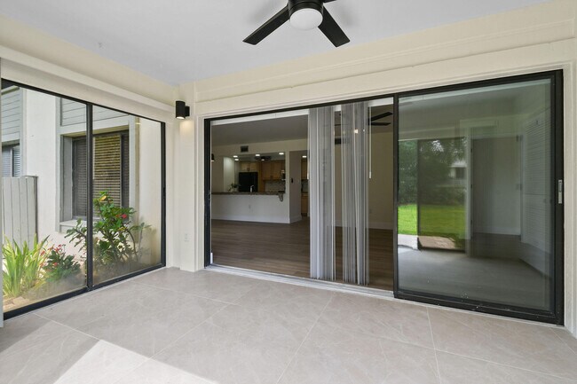 Building Photo - 2233 NW 22nd Ave