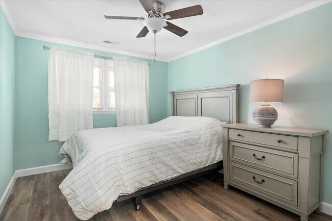 Building Photo - 322 Bayshore Dr