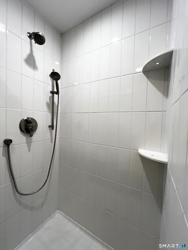 Building Photo - 179 Butternut St