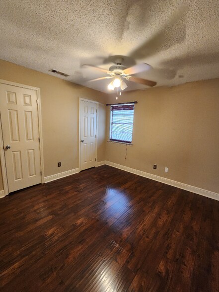 Building Photo - 4780 Pontchartrain Dr