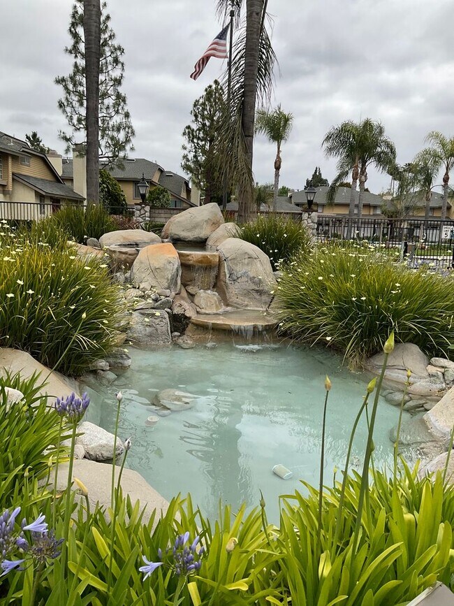 Building Photo - FOR LEASE 3 BEDROOM 2.5 BATH 2 Story Condo...