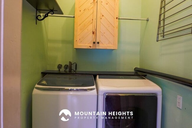 Building Photo - 235 Reed Ave N