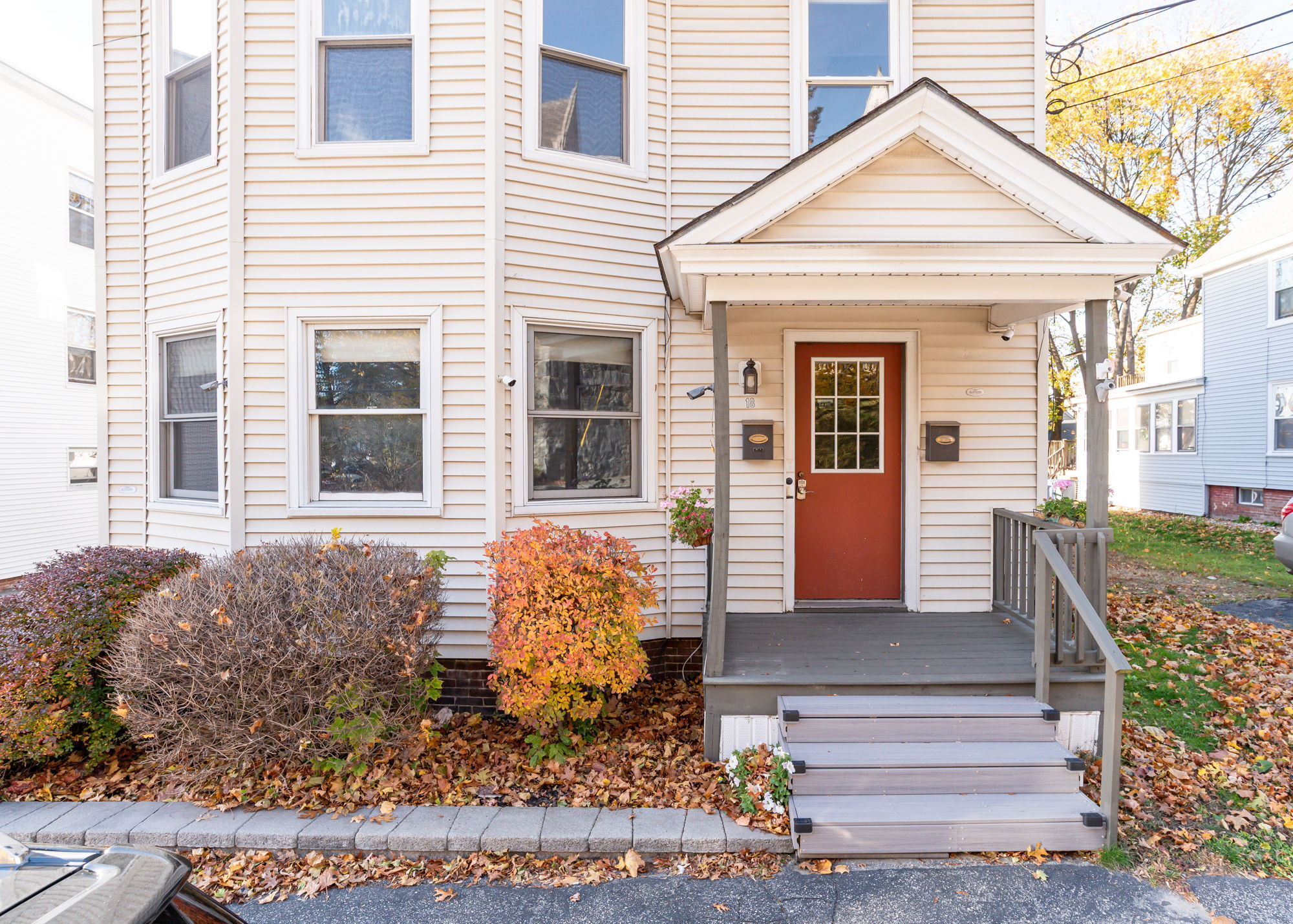 Building Photo - 18 College St