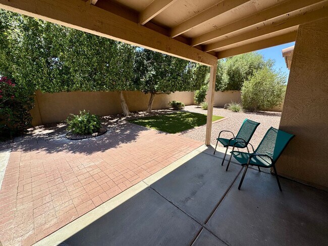 Building Photo - Meticulously Maintained 3 Bedroom + Den Single Level Home! Fantastic Low Backyard.