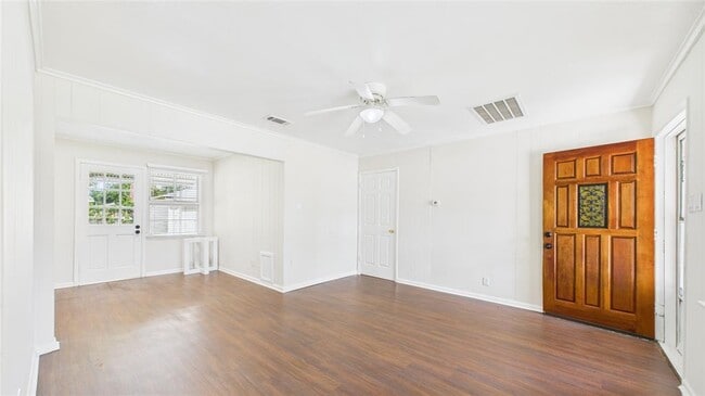 Building Photo - 2318 Reinerman St