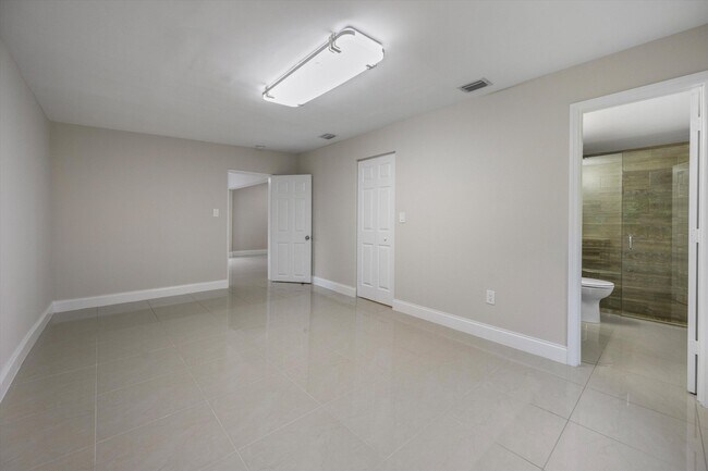 Building Photo - 1137 NE 1st Ave.