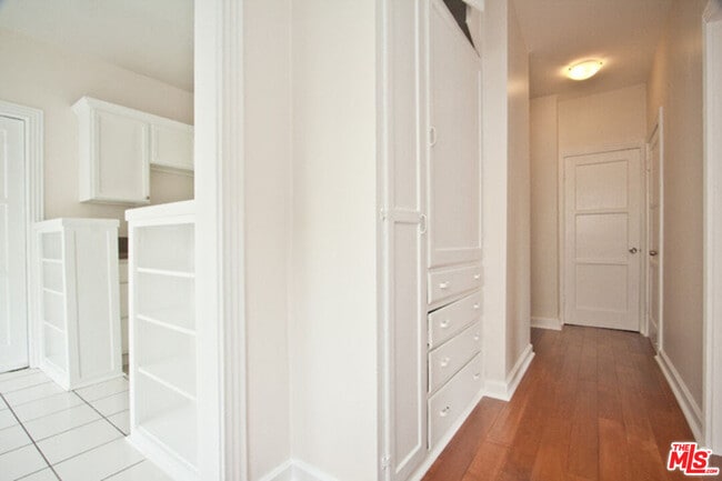 Building Photo - 153 Hollister Ave