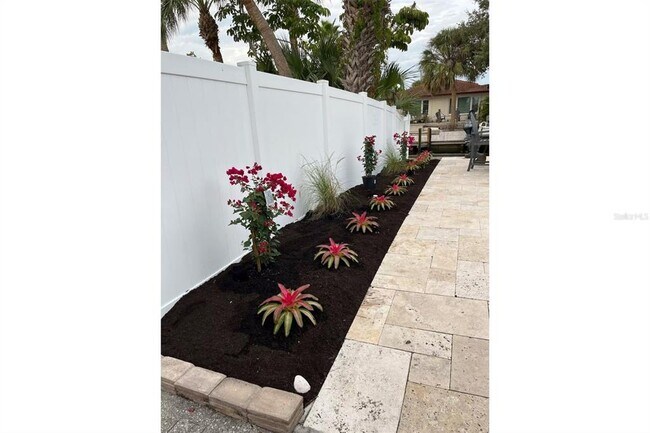 Building Photo - 345 Avenida Leona