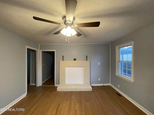 Building Photo - 937 Shamrock Ave