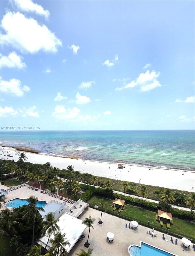 Building Photo - 2625 Collins Ave