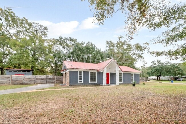 Building Photo - Newly Renovated 3 Bed 2 Bath Home in Theodore!