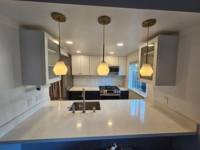 Building Photo - 1394 N Loop Dr