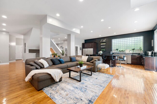Building Photo - 2630 S Throop St