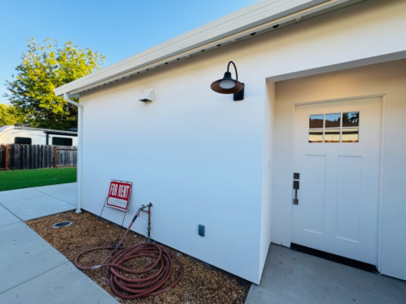 Building Photo - 5037 Kenmore Dr