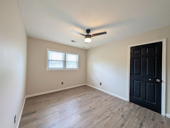 Building Photo - Fully Renovated 3BR/2BA, Fenced Yard, Pet-Friendly — Minutes to Fort Benning — Lawn Care, Pest Co...