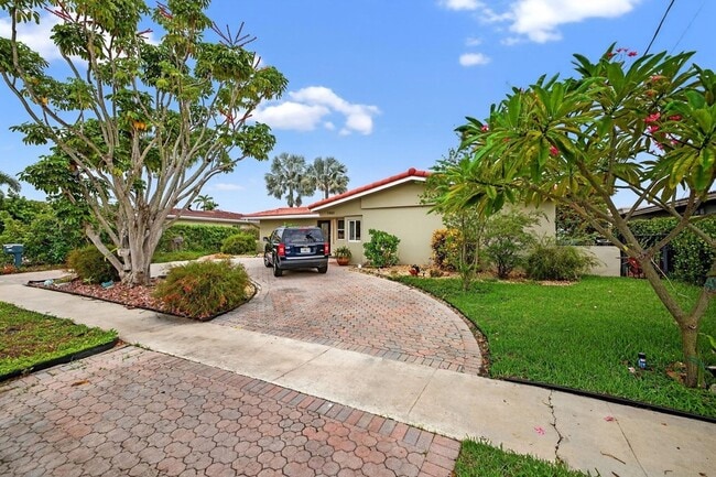 Building Photo - 1460 NE 57th Ct