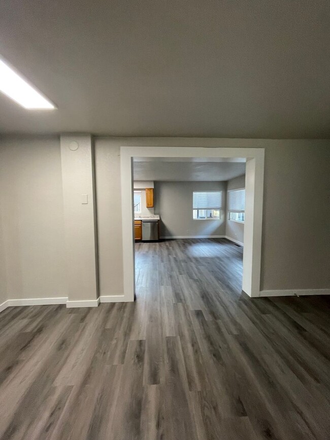 Building Photo - Remodeled 2 bed 1 bath close to Mid Town