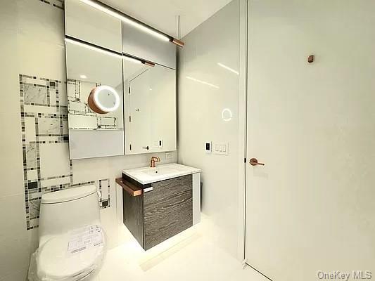 Building Photo - 445 Albee Square W