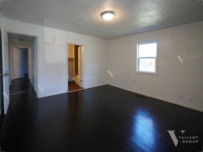 Building Photo - Spacious 3 Bedroom, 2 Bathroom Rental Home...