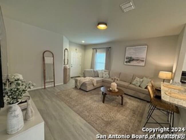 Building Photo - Lovely 3 Bedroom 2 Bath One Story Home.