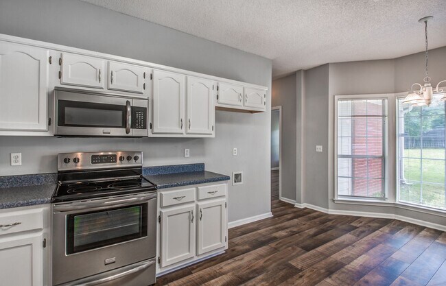 Building Photo - 9461 Hickory Dr