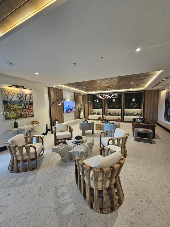 Building Photo - 1650 NE 124th St