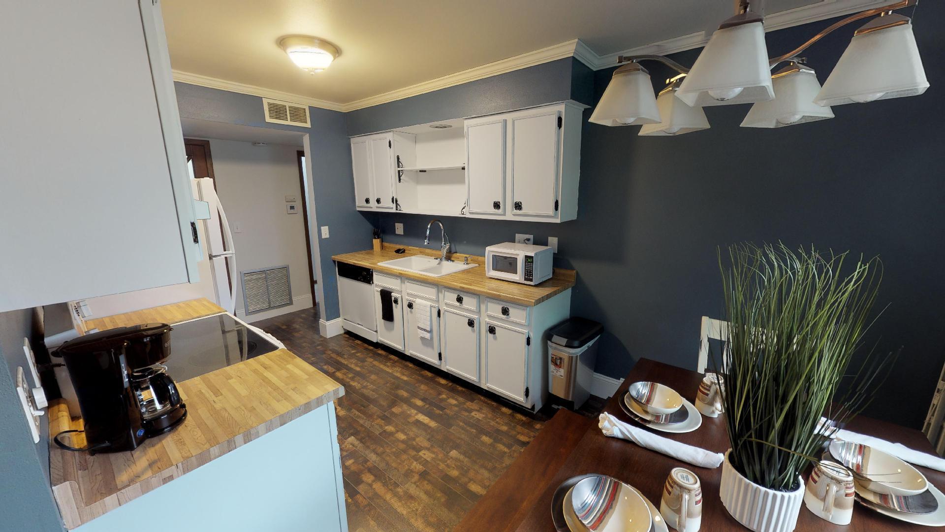 Building Photo - 2200 Brookview Ct