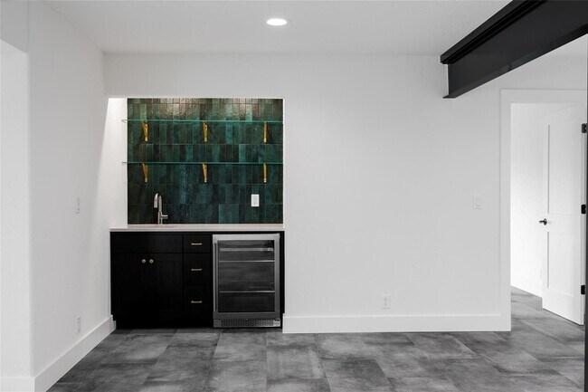 Building Photo - 3901 Peak Lookout Dr