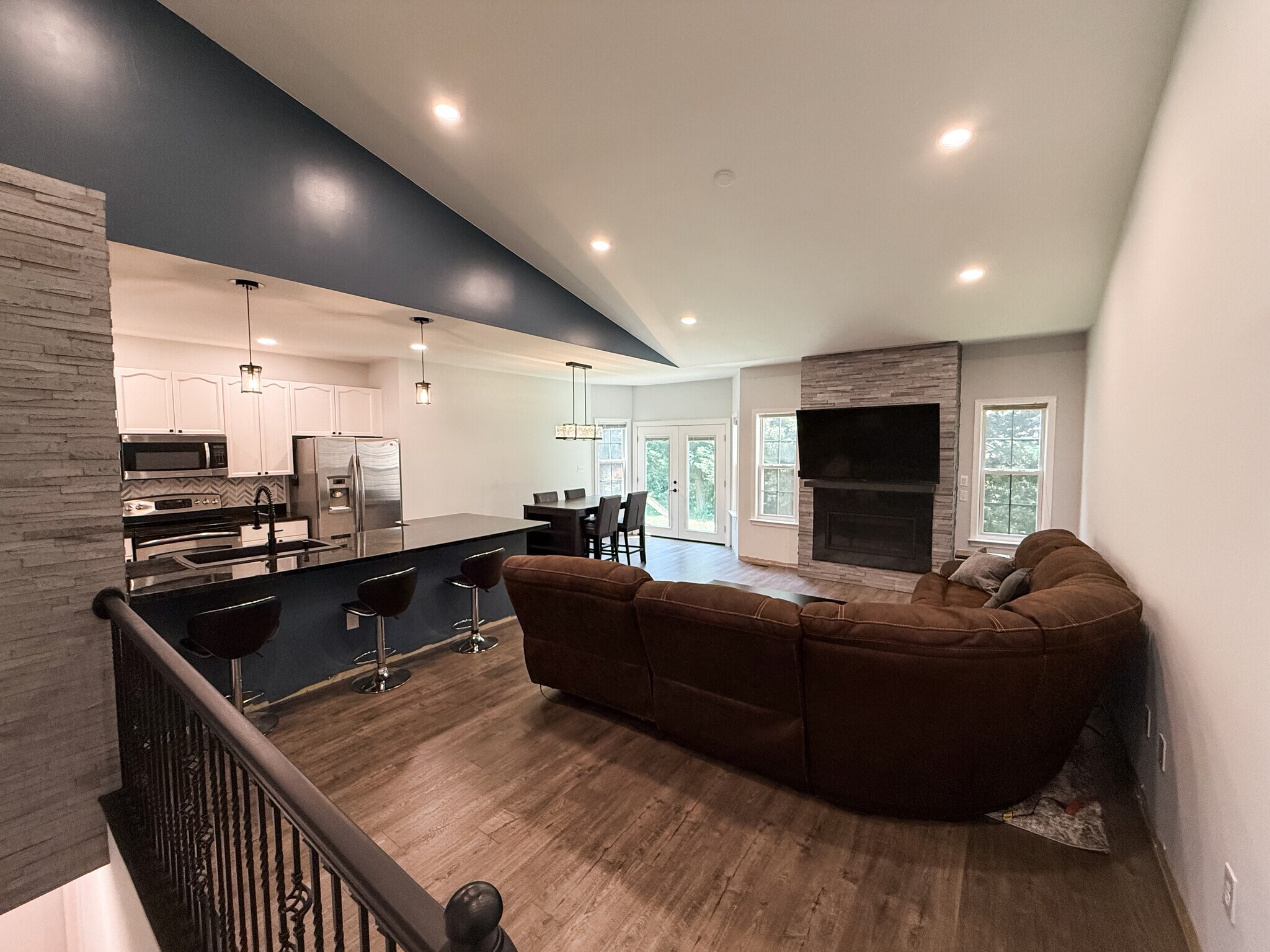 Building Photo - 815 Aztec Dr