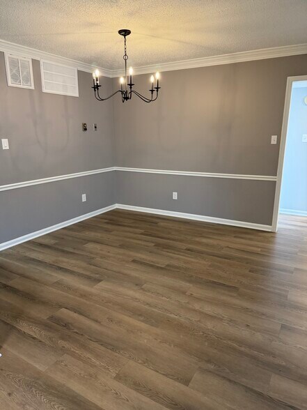 Building Photo - 3121 Patrick Henry Dr