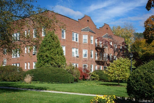 Primary Photo - 365 Stewart Ave