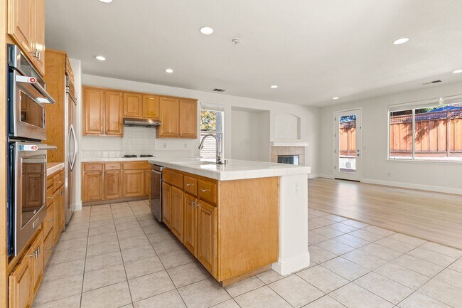 Building Photo - 3311 Montevideo Dr