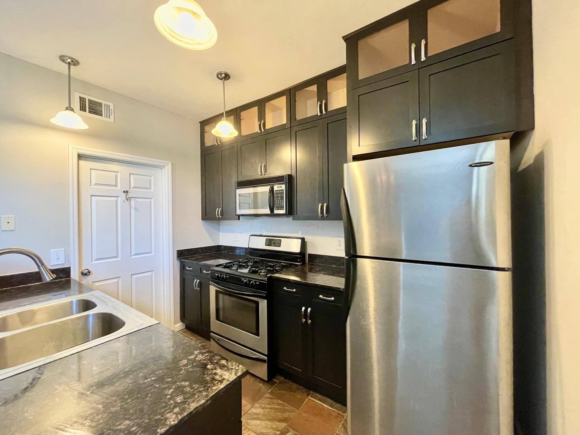 Building Photo - 4139 Castleman Ave 2W