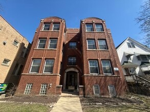 Building Photo - 3943 N Kostner Ave