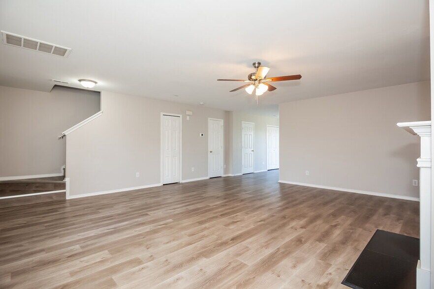 Building Photo - 8126 Rosberg Ln
