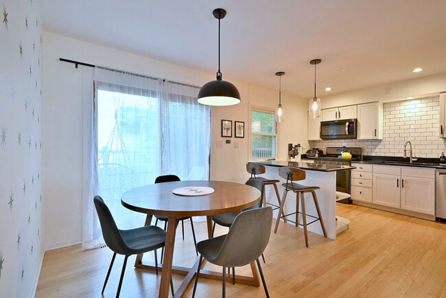 Building Photo - 7324 N Bell Ave