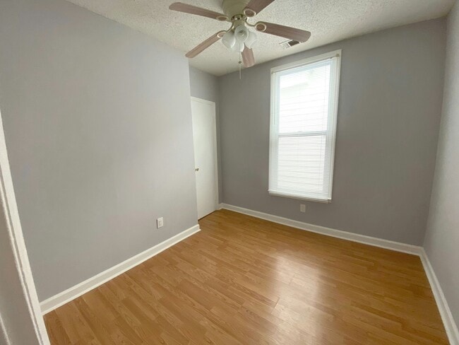 Building Photo - 520 E Anderson St