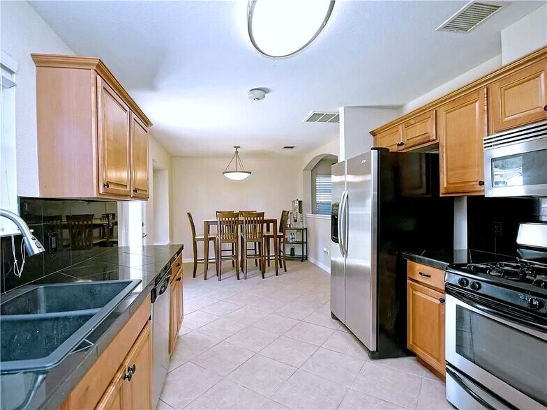 Kitchen - 1806 Wallin Loop