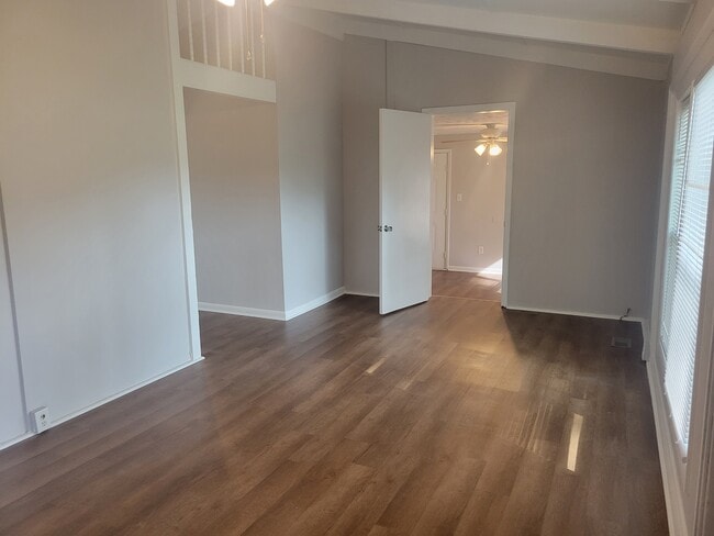 Building Photo - 2161 Bingham Dr