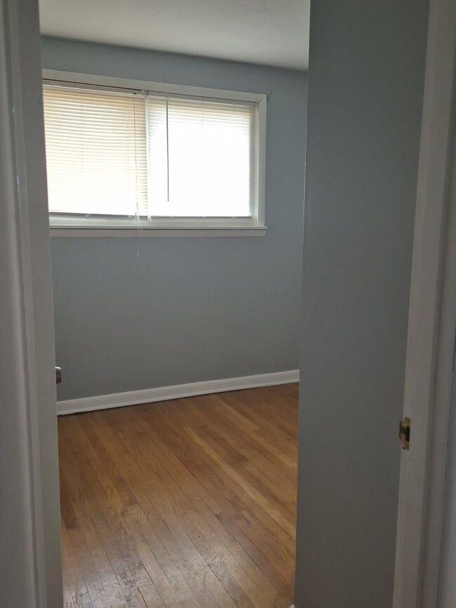 Building Photo - 9352 Bellefontaine Rd