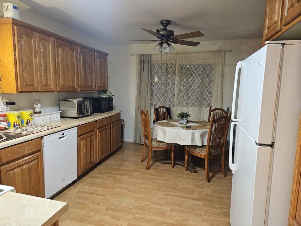 Building Photo - 1811 E Grand Ave