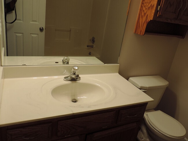 Building Photo - short term lease available