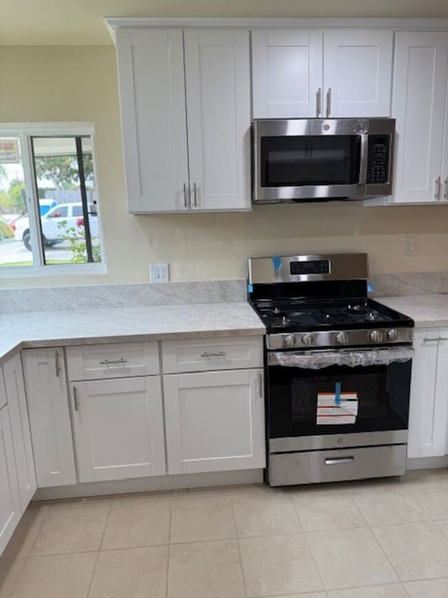 Building Photo - Just remodeled Chula Vista bungalow