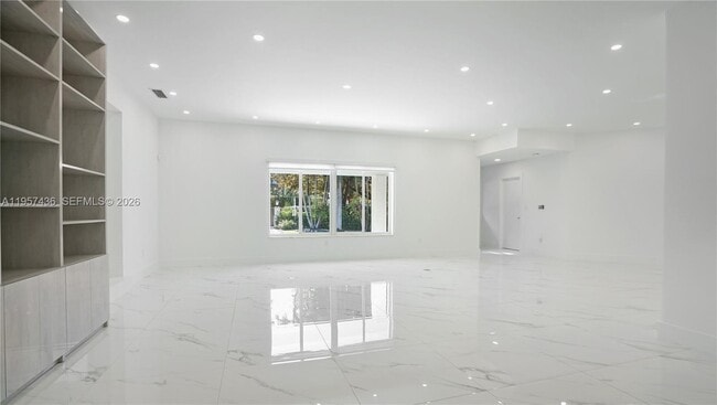 Building Photo - 711 Sunset Rd