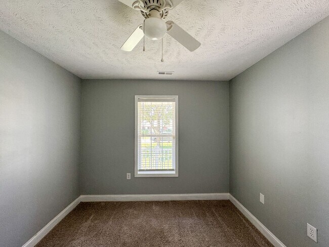Building Photo - 584 S Buckeye Dr