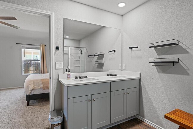 Building Photo - 6021 Roderick Dr