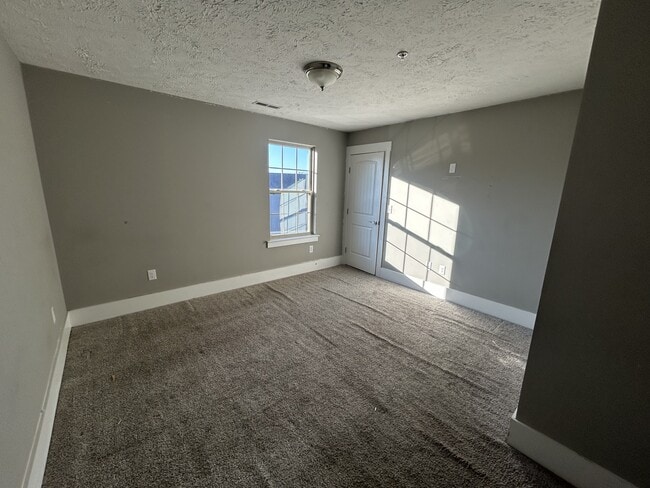 Building Photo - 222 Jasmine Row