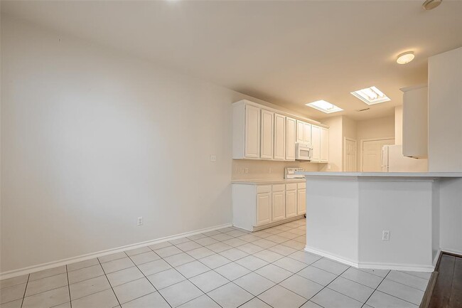 Building Photo - 14 Scenic Brook Ct