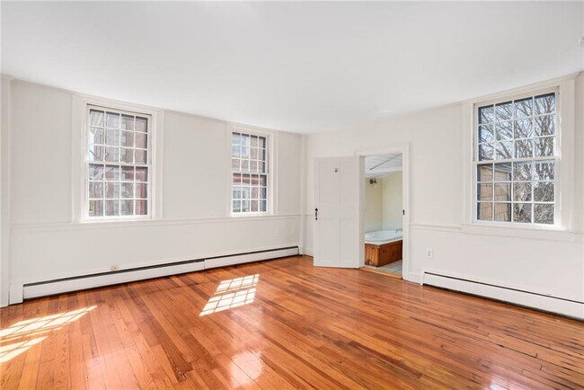 Building Photo - 14 Elm St