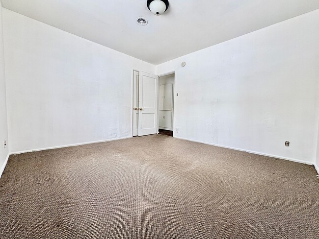 Building Photo - 429 S 28th St